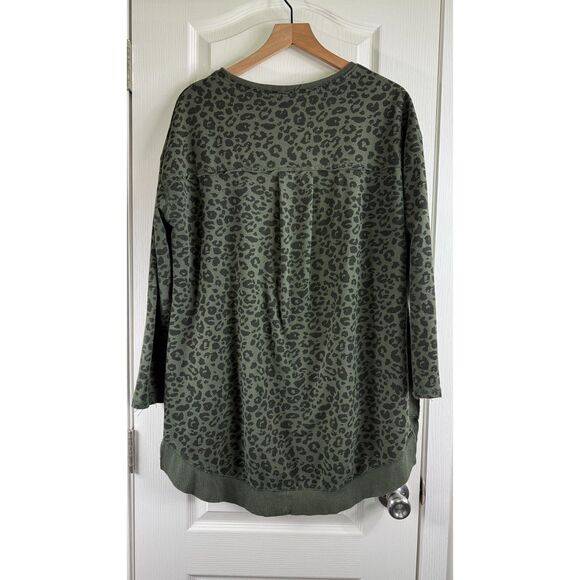 Z Supply Women's Leopard Weekender Elongated Split Side Hems Green Size M - Picture 3 of 11